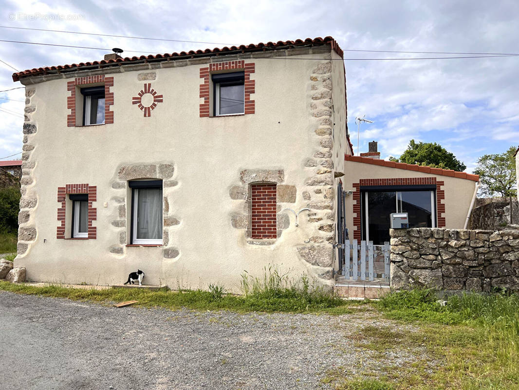 Maison à SAINT-ETIENNE-DU-BOIS