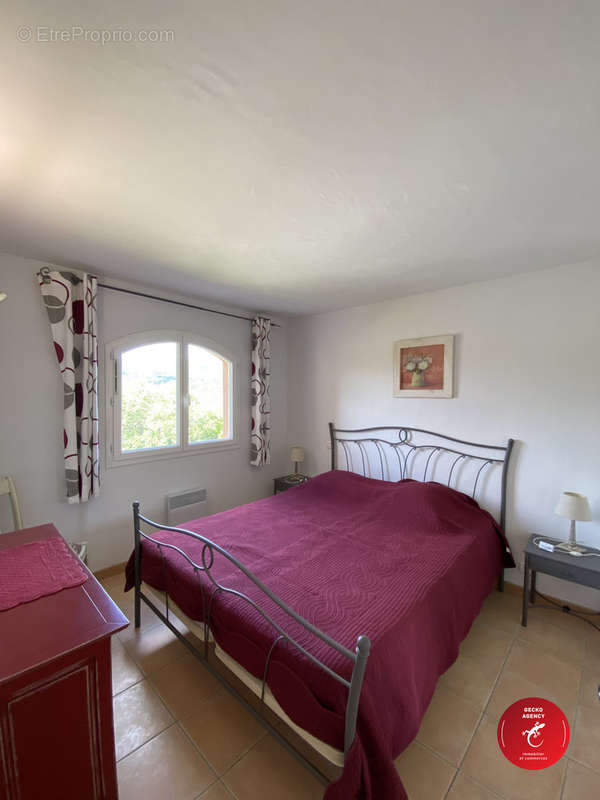 Appartement à ROQUEBRUNE-SUR-ARGENS