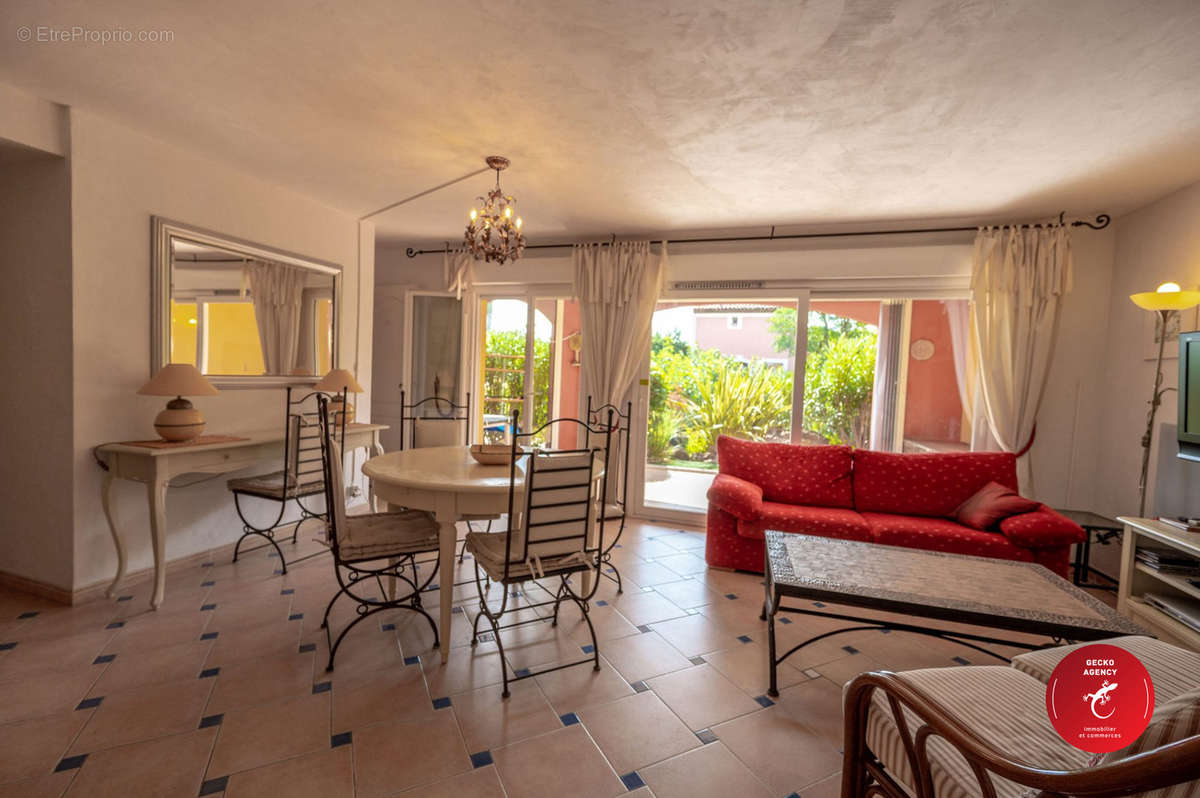 Appartement à ROQUEBRUNE-SUR-ARGENS