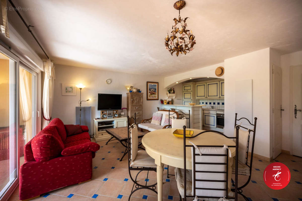 Appartement à ROQUEBRUNE-SUR-ARGENS