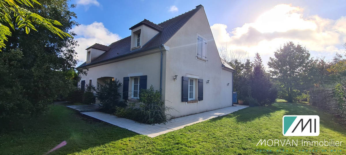 Maison à LA CELLE-LES-BORDES