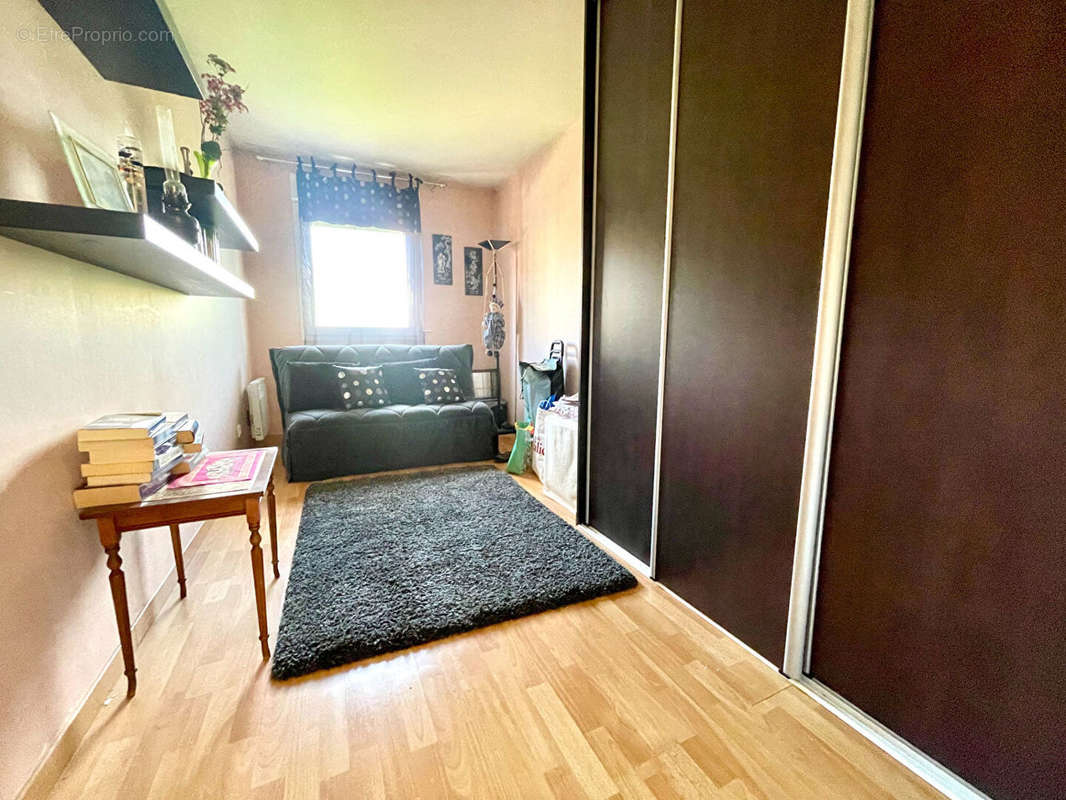 Appartement à LES PAVILLONS-SOUS-BOIS