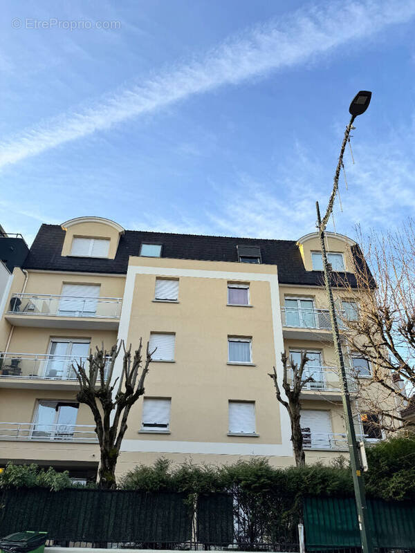 Appartement à LES PAVILLONS-SOUS-BOIS