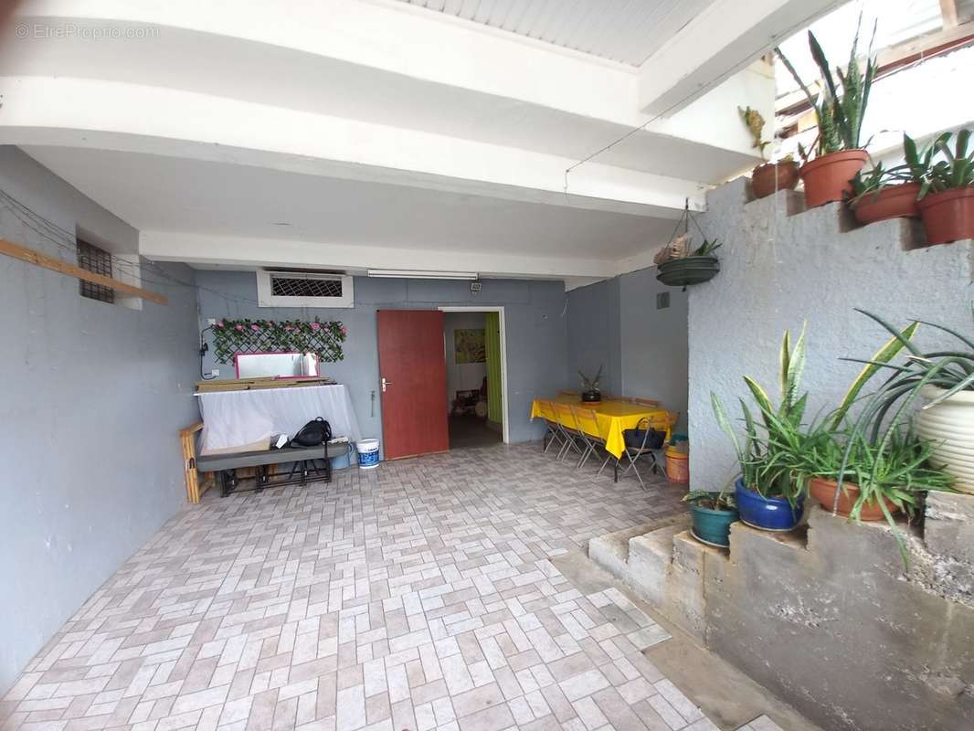 Garage / terrasse - Maison à FORT-DE-FRANCE