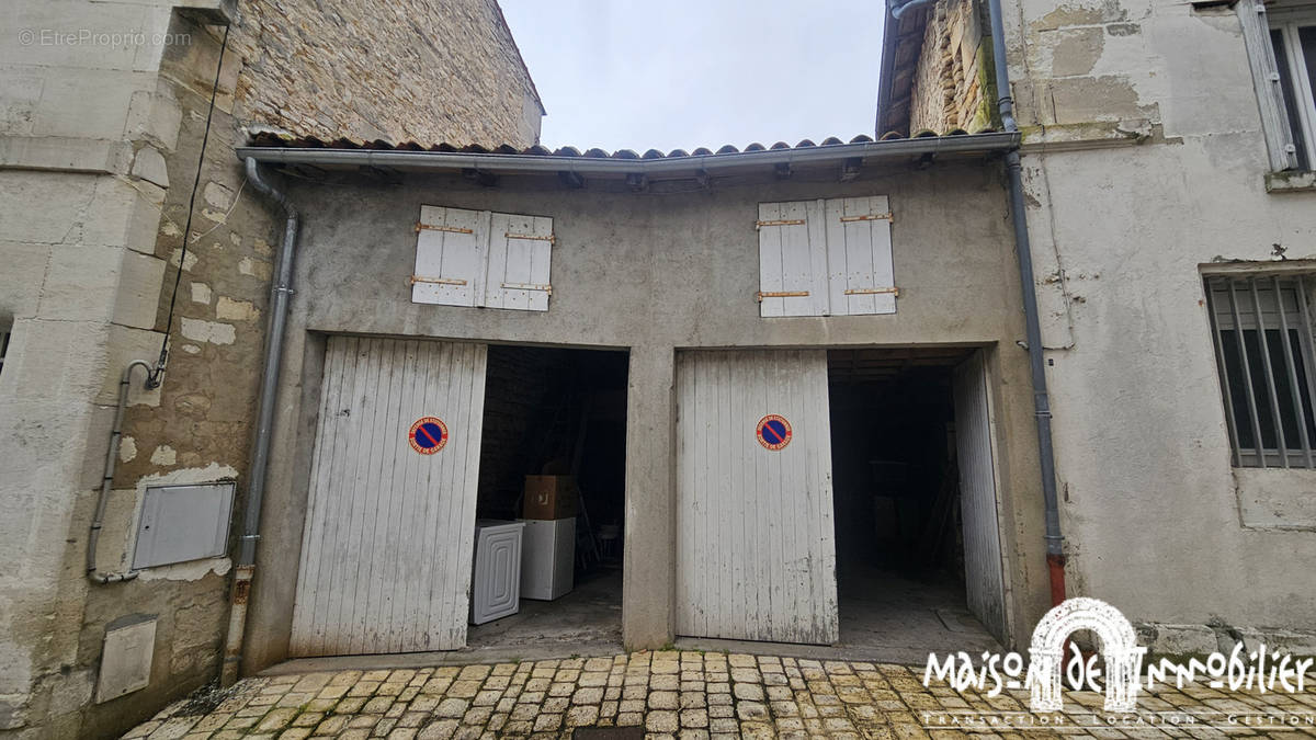 Parking à JARNAC