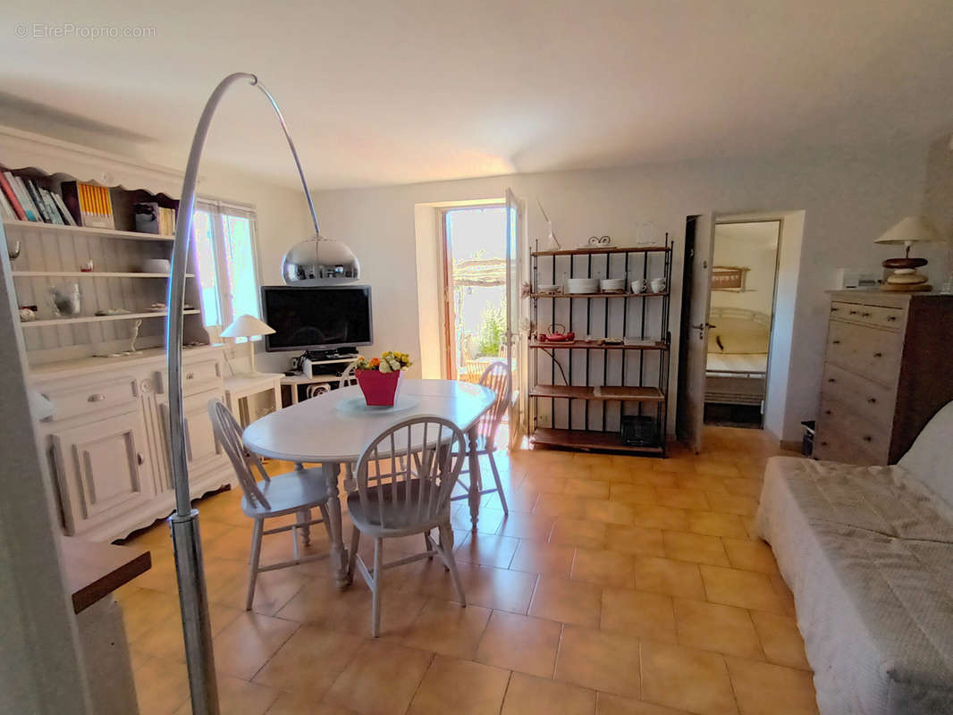 Appartement à BORMES-LES-MIMOSAS