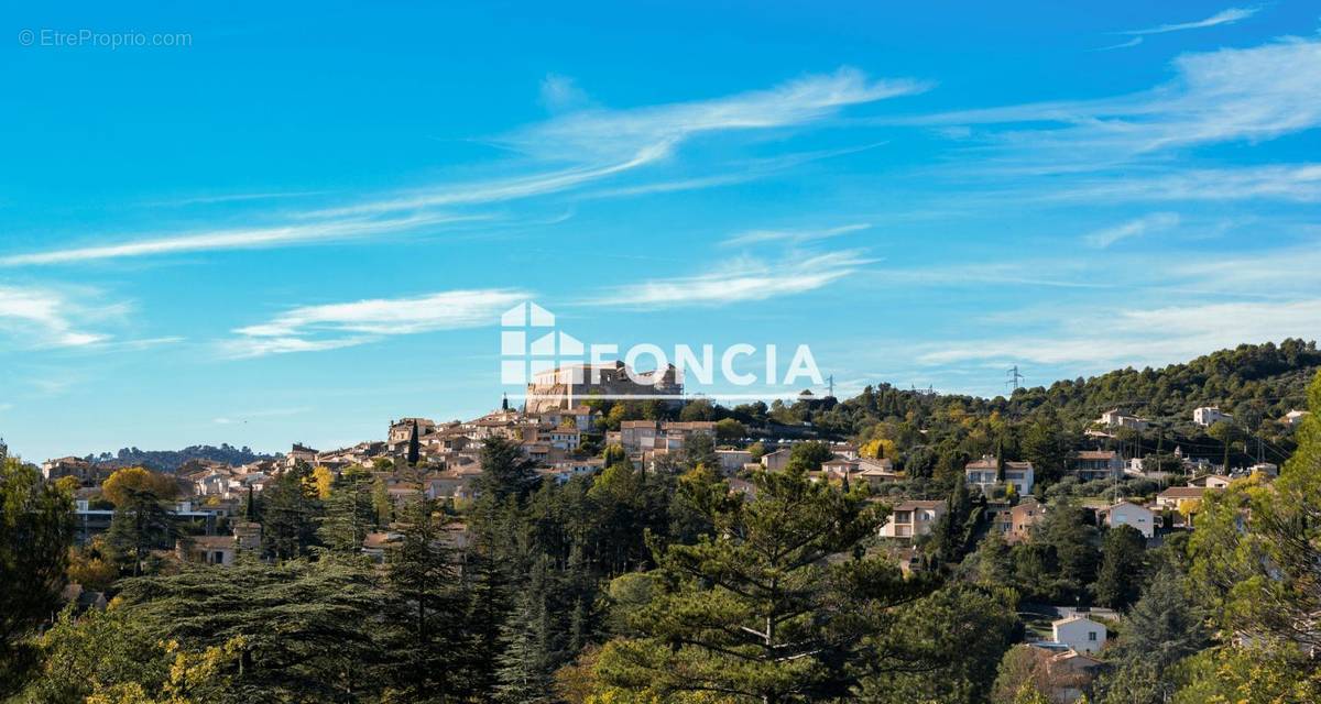 Appartement à GREOUX-LES-BAINS