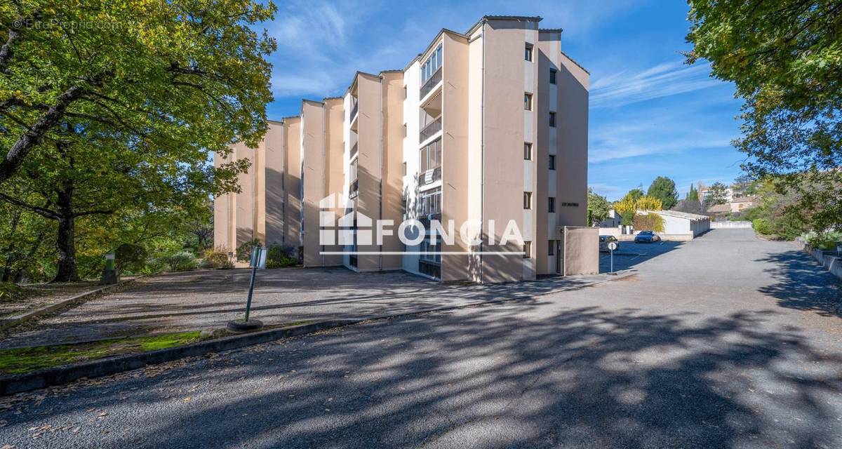 Appartement à GREOUX-LES-BAINS