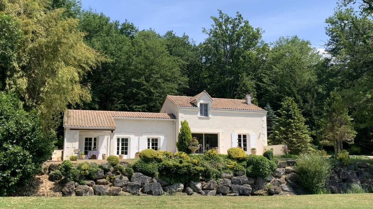 Maison à ROUGNAC