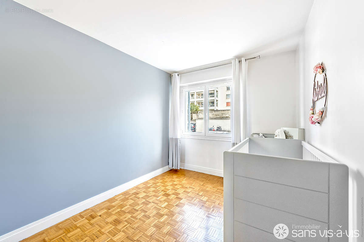 Appartement à COURBEVOIE