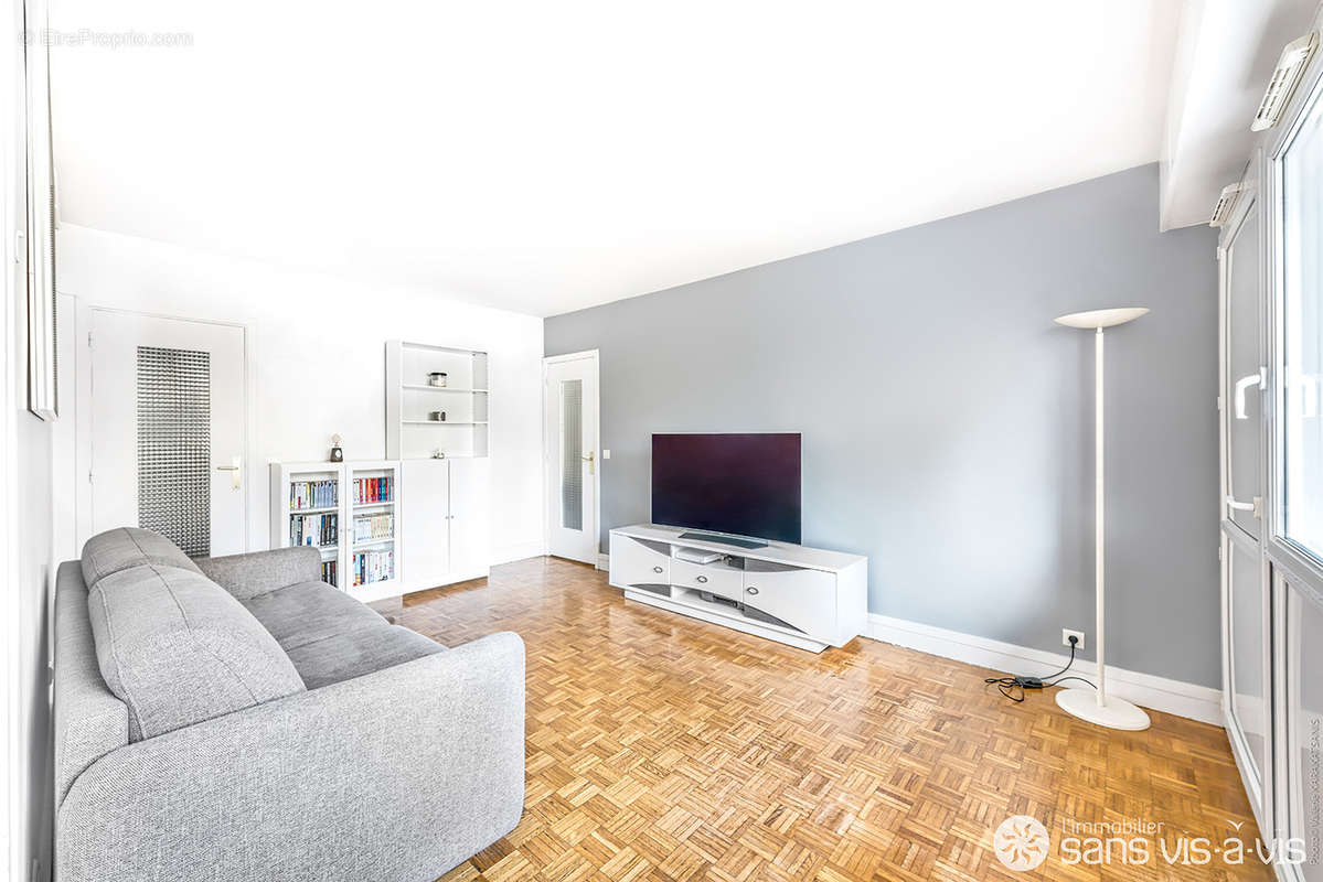 Appartement à COURBEVOIE