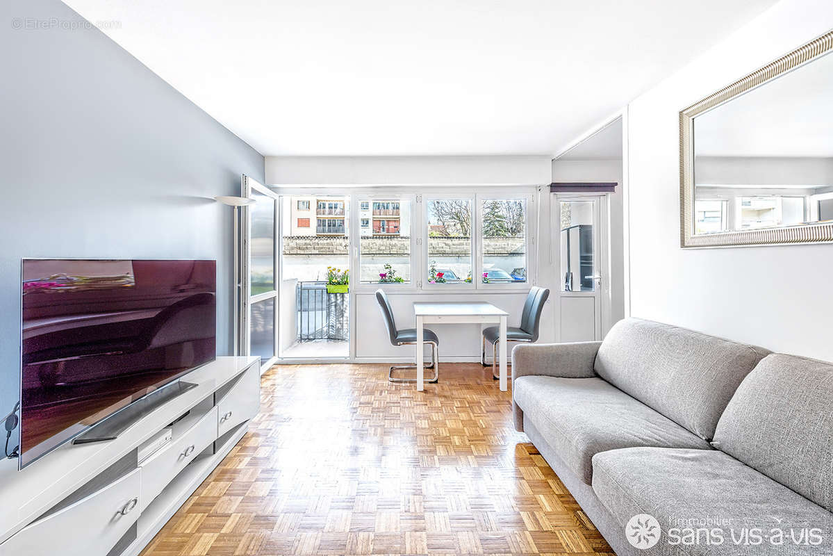 Appartement à COURBEVOIE