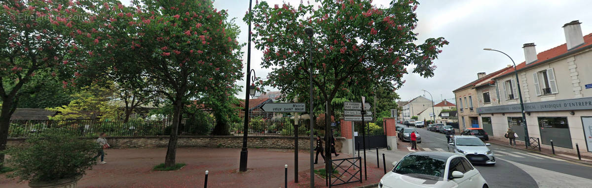 Parking à SAINT-MAUR-DES-FOSSES