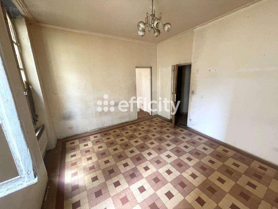 Appartement à MARSEILLE-1E