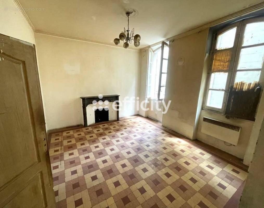 Appartement à MARSEILLE-1E