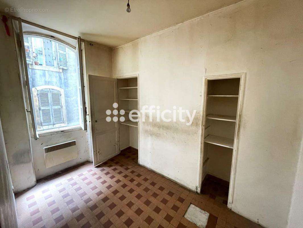 Appartement à MARSEILLE-1E