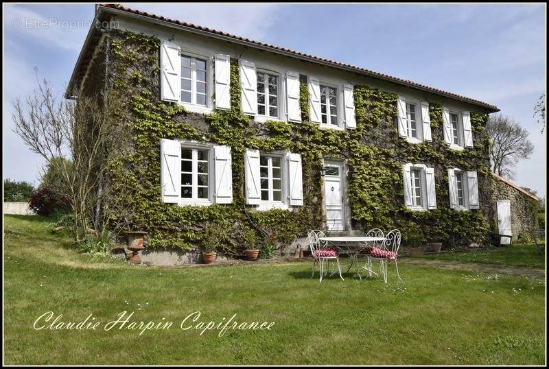 Maison à PARTHENAY