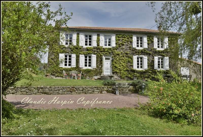 Maison à PARTHENAY