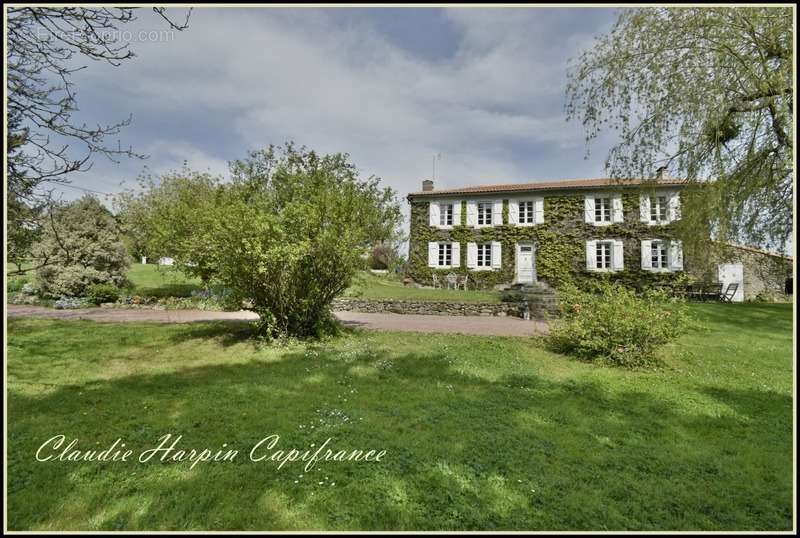 Maison à PARTHENAY