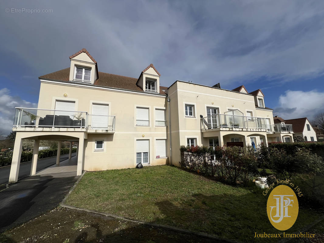 Appartement à FRENEUSE