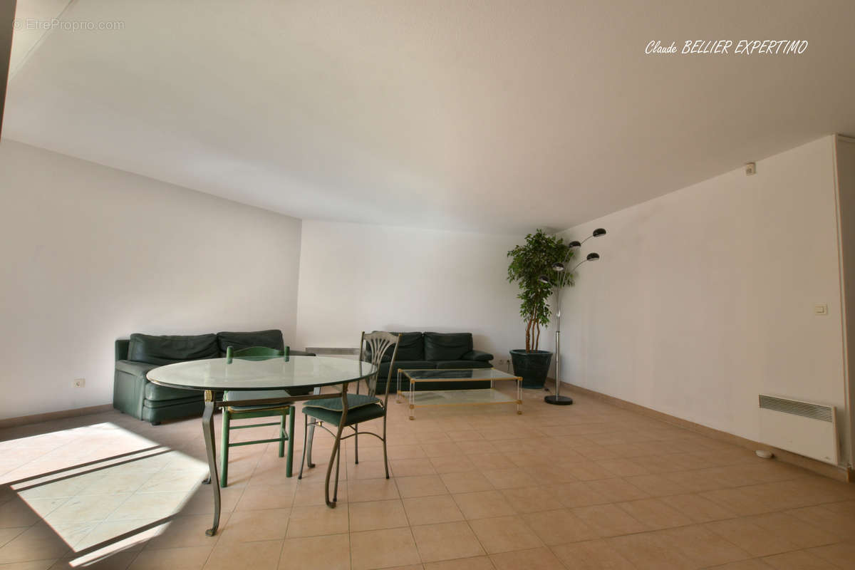 Appartement à MARSEILLE-9E