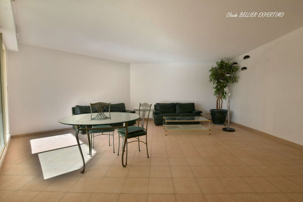 Appartement à MARSEILLE-9E