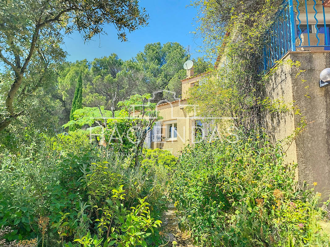 Maison à VENTABREN