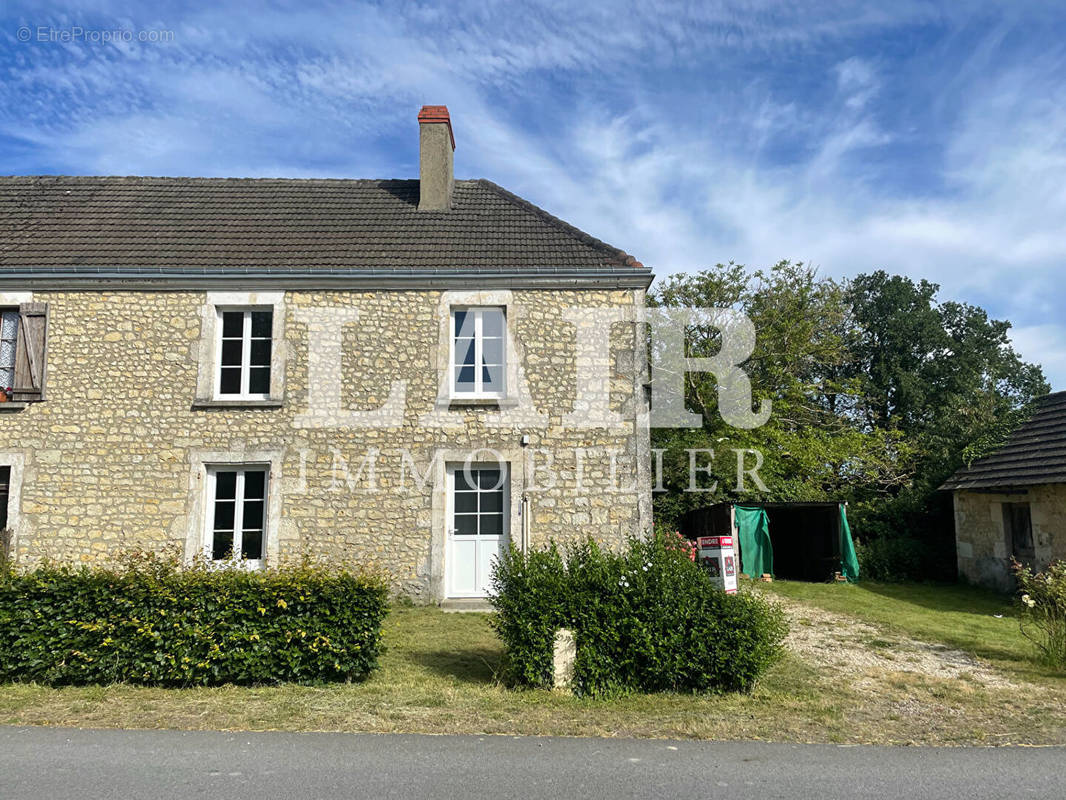 Maison à SAINT-JOUIN-DE-BLAVOU