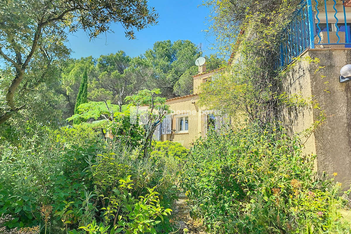 Maison à VENTABREN