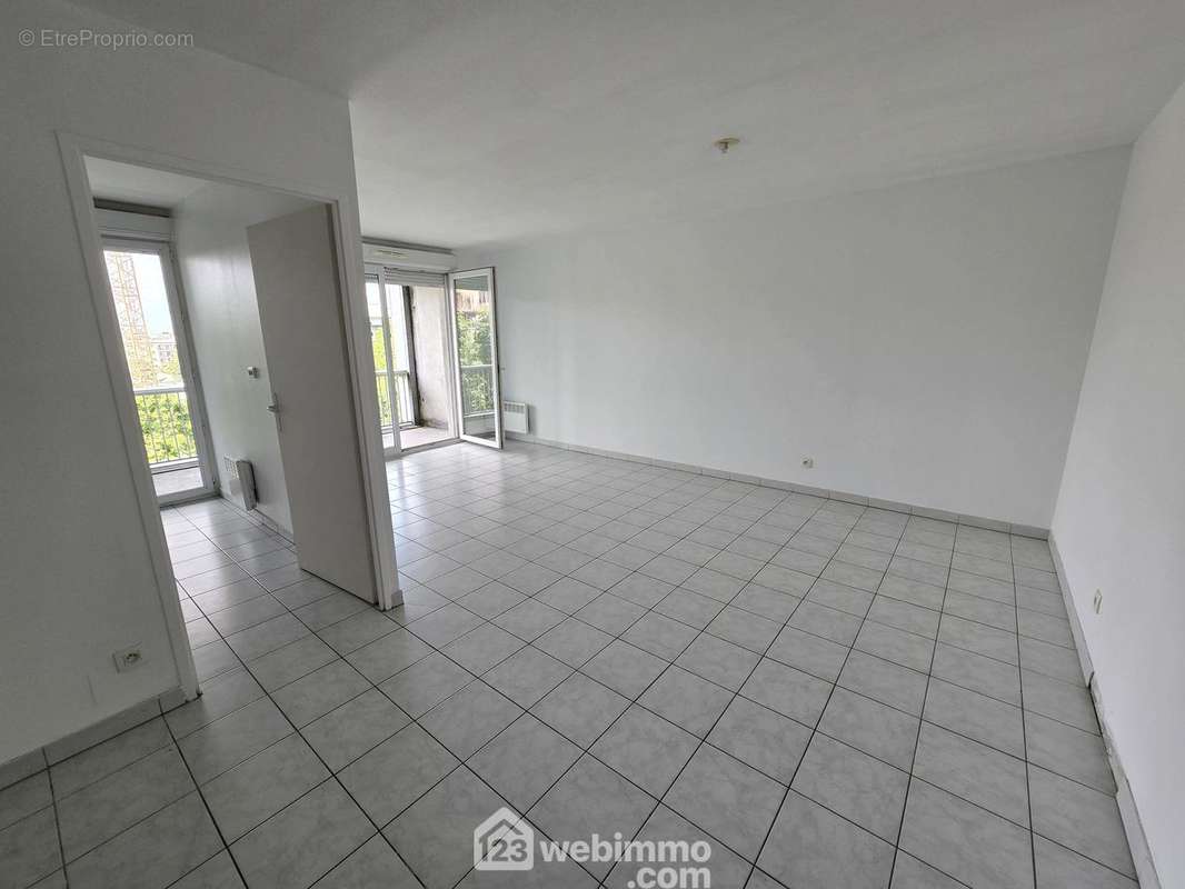 Une surface de 25 m² - Appartement à BORDEAUX