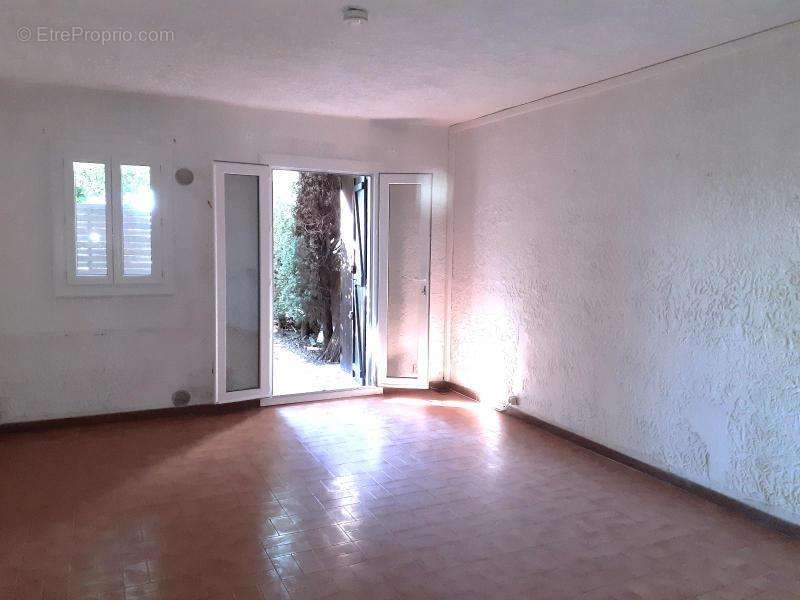   - Appartement à LORGUES