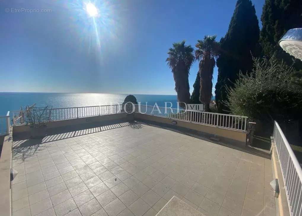 Appartement à ROQUEBRUNE-CAP-MARTIN