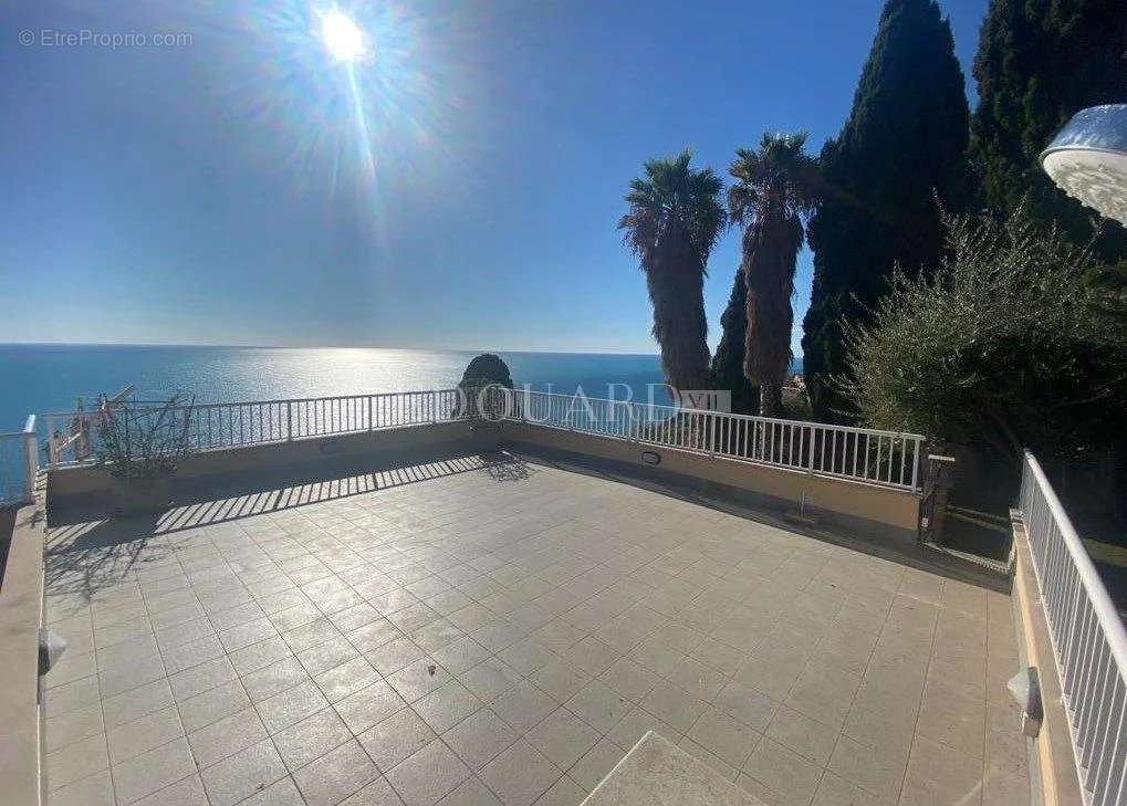 Appartement à ROQUEBRUNE-CAP-MARTIN