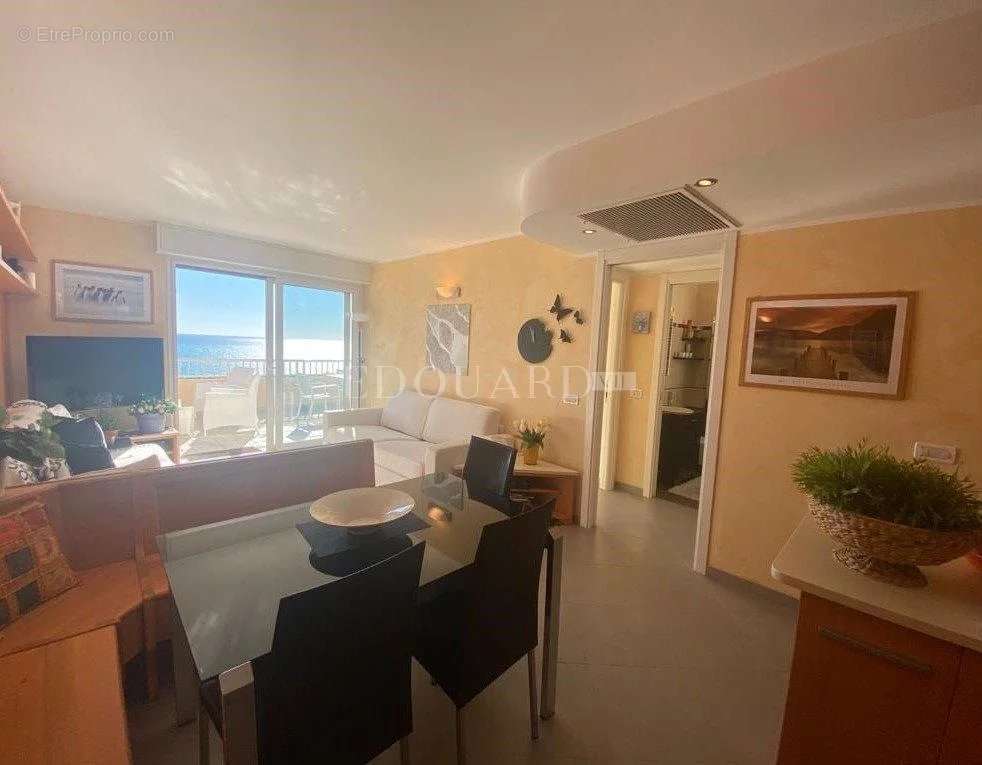 Appartement à ROQUEBRUNE-CAP-MARTIN