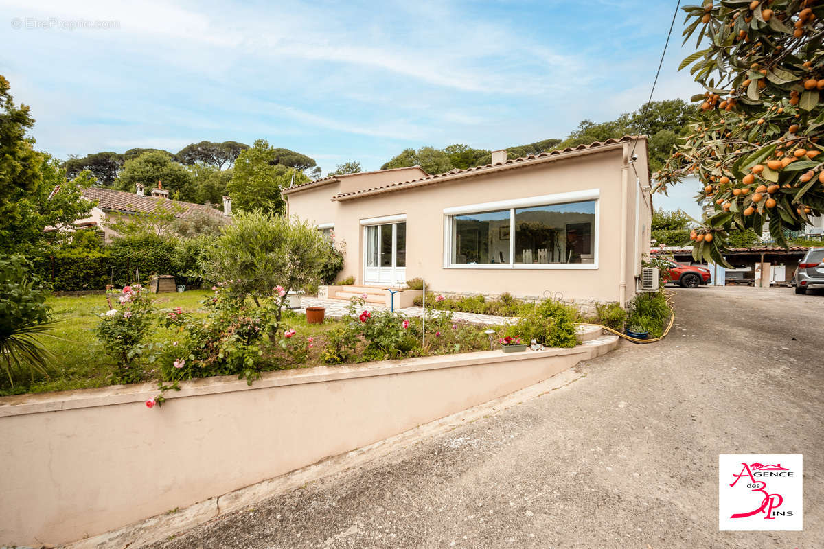 Maison à COLLOBRIERES