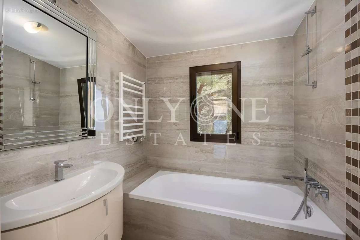 Appartement à ROQUEBRUNE-CAP-MARTIN