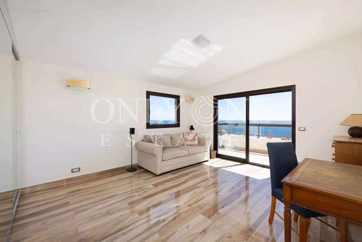 Appartement à ROQUEBRUNE-CAP-MARTIN