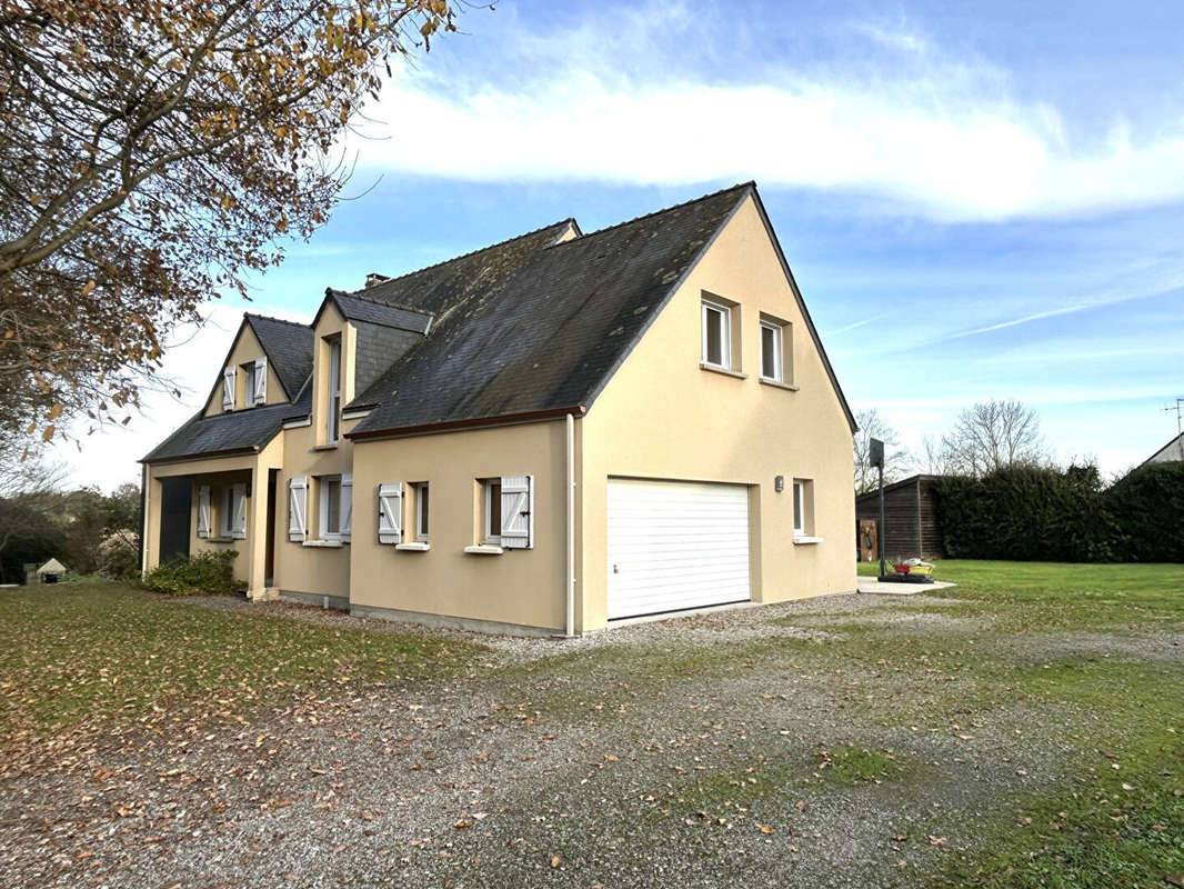 Maison à BECON-LES-GRANITS