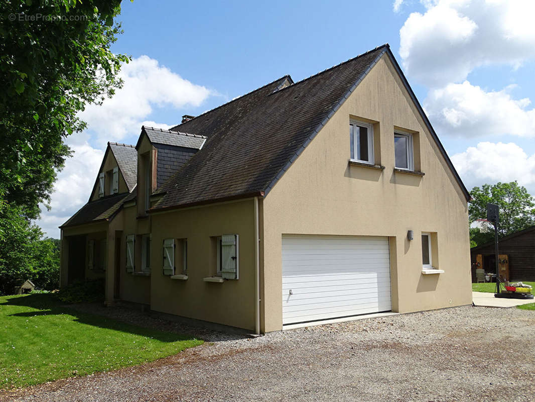 Maison à BECON-LES-GRANITS