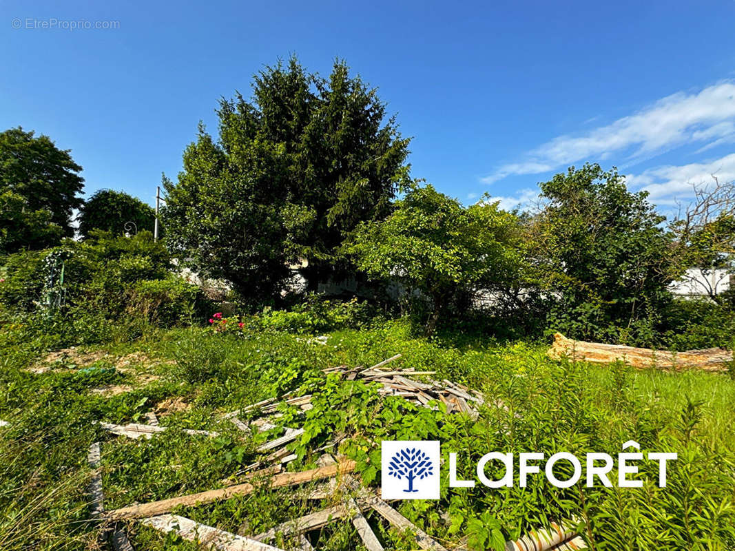 Terrain à MORSANG-SUR-ORGE