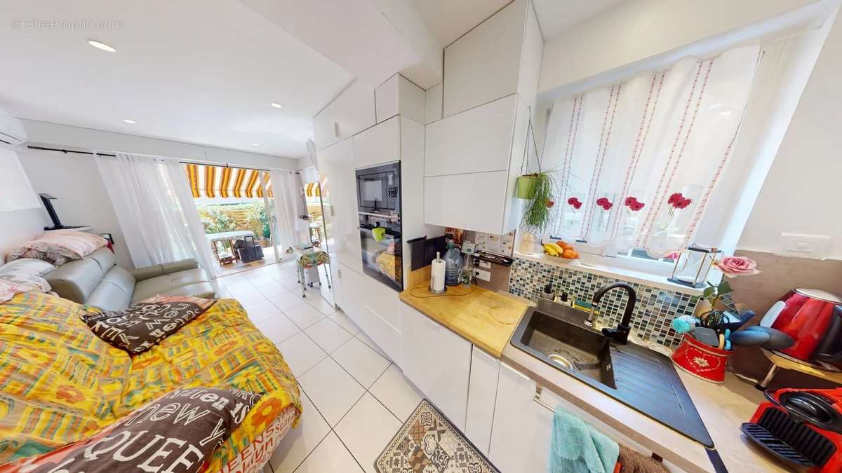 Appartement à VILLENEUVE-LOUBET