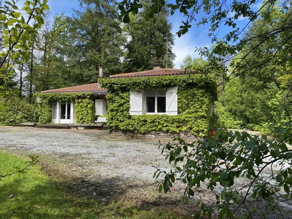 Maison à CHATEAUNEUF-LA-FORET