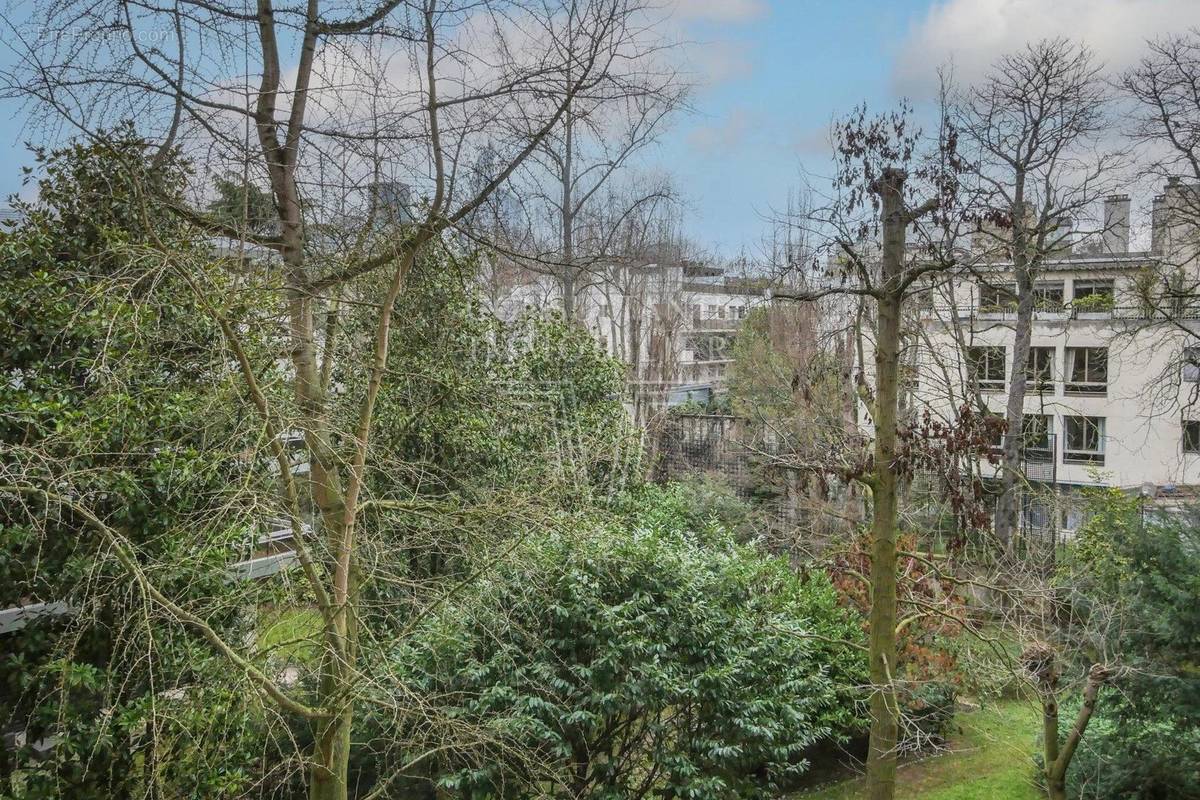 Appartement à NEUILLY-SUR-SEINE