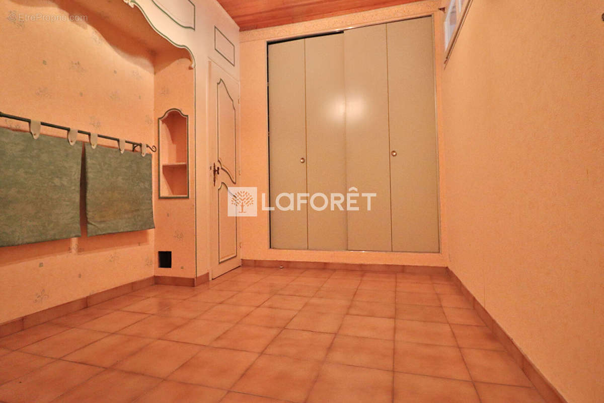 Appartement à MARSEILLE-3E