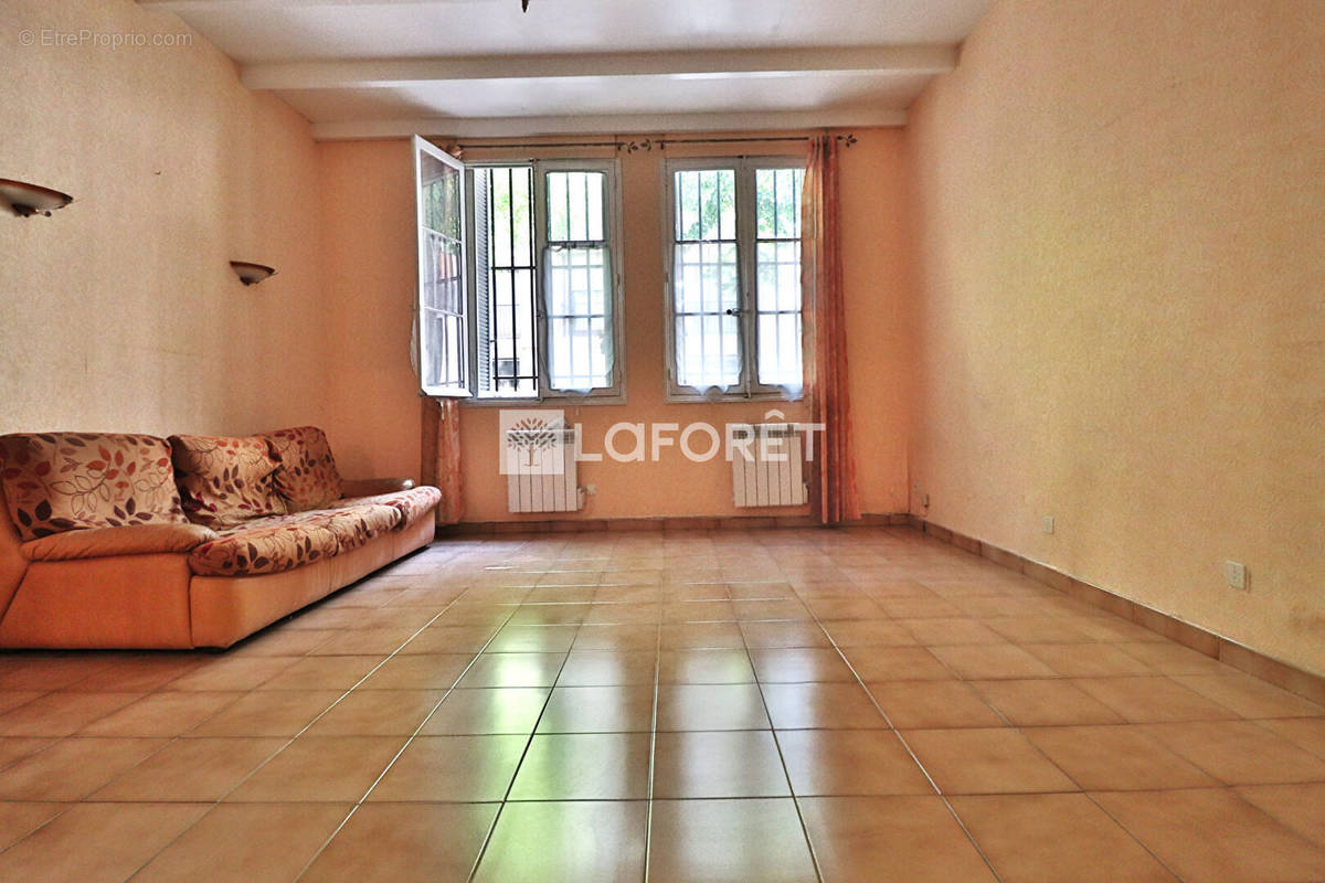 Appartement à MARSEILLE-3E