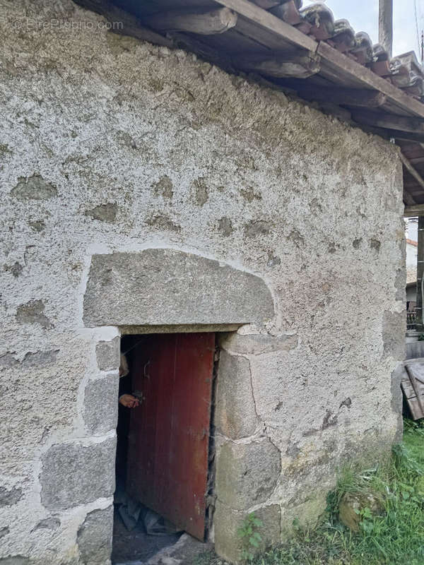 Maison à LA CHAPELLE-MONTBRANDEIX