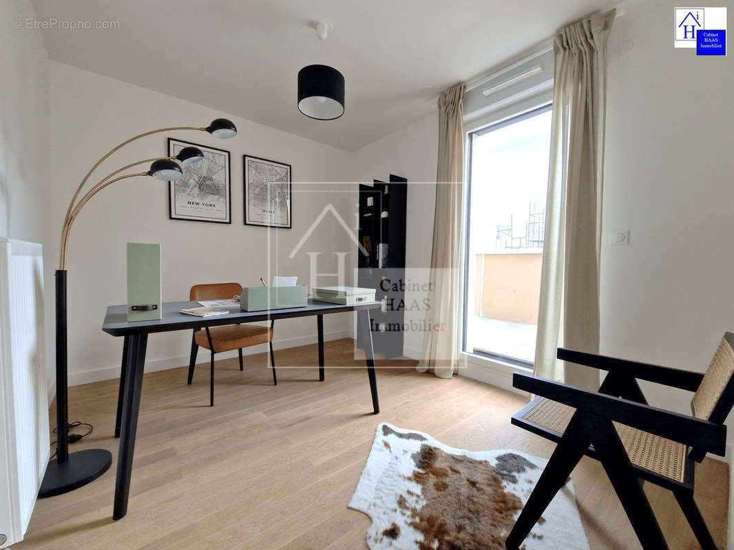 Chambre 3 - Appartement à SAINT-MAUR-DES-FOSSES