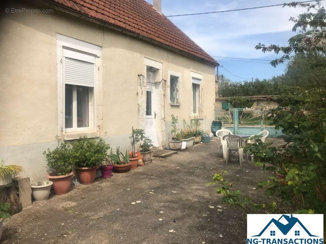 Maison à COURSON-LES-CARRIERES