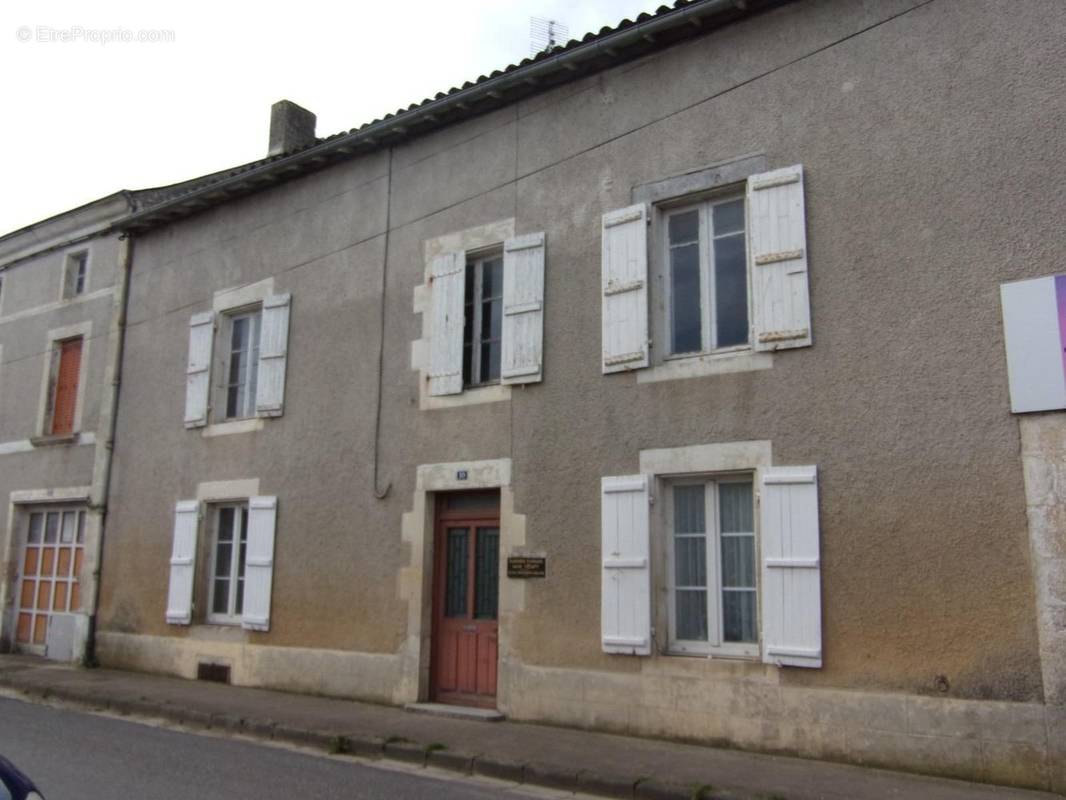 Maison à CHEF-BOUTONNE