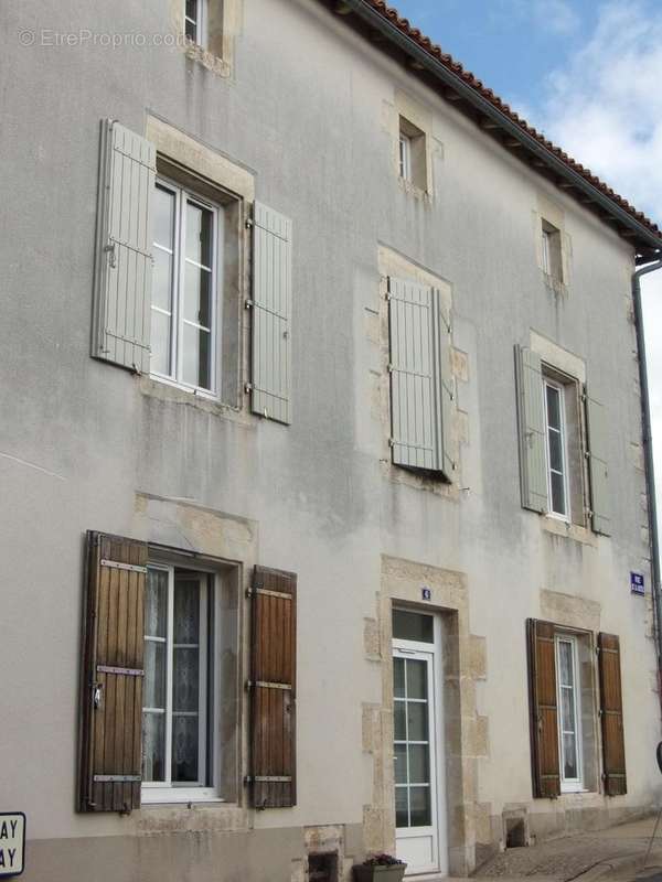 Maison à CHEF-BOUTONNE